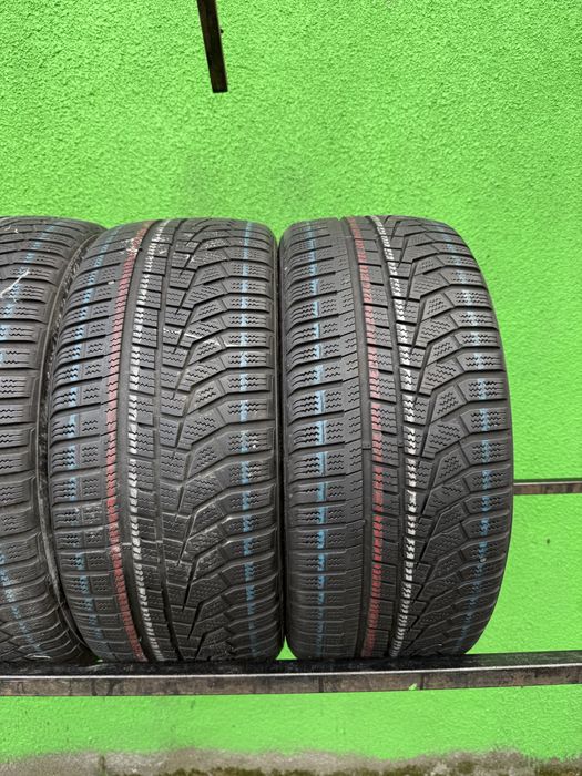 215/40/17 M+S HANKOOK Profil rămas 75% STARE IMPECABILA
