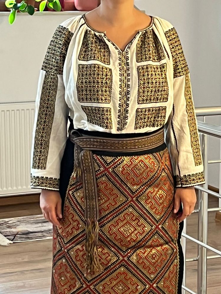 Costum popular autentic, de colectie din zona Munteniei-Muscel