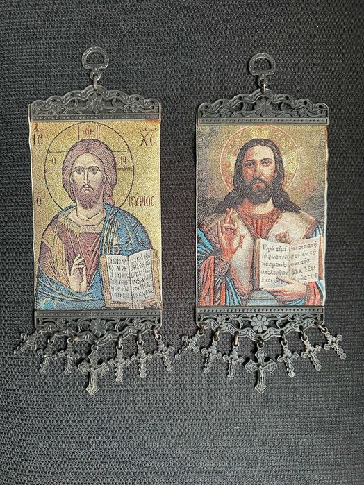Икони Исус Христос, тъкани 27,5 x 11 см и 28 x 11 см.