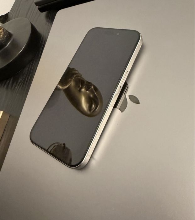 Vand iphone 15 pro impecabil