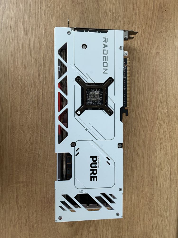 Видео карта Radeon RX 7800XT Sapphire Pure White