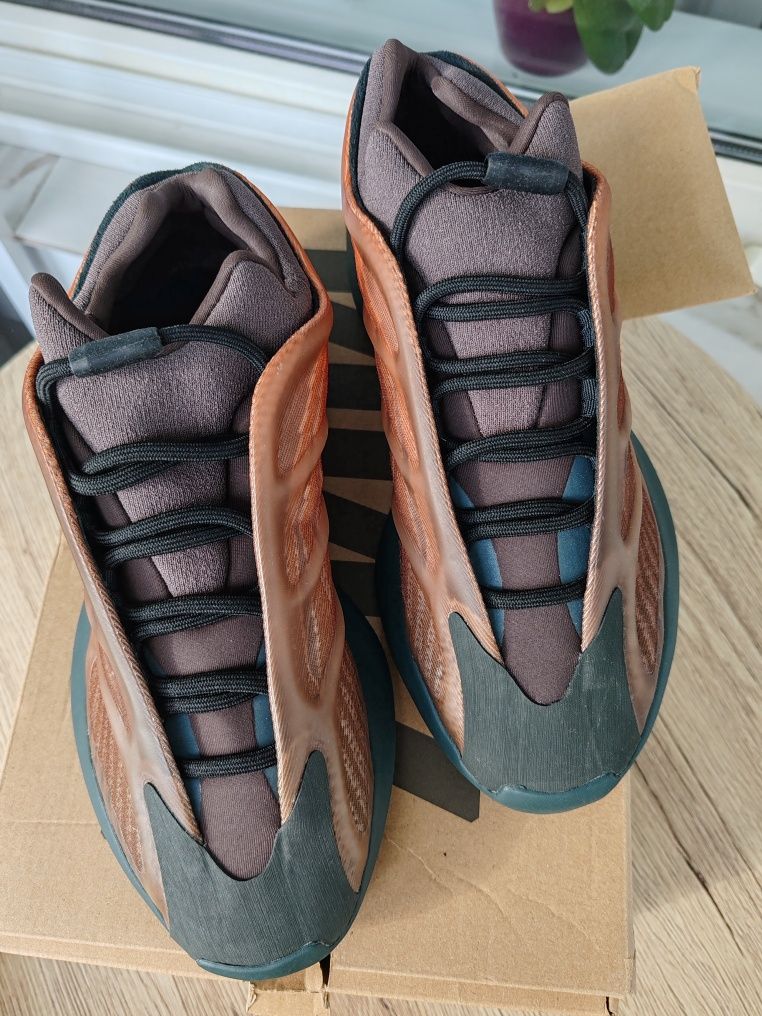 Adidas Yeezy 700 V3