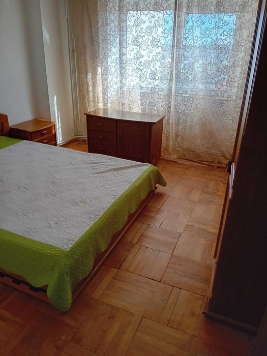 inchiriere camera in apartament cu 4 camere