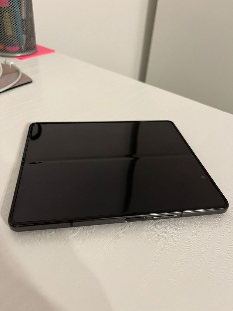 Vând telefon Samsung Z Fold 4