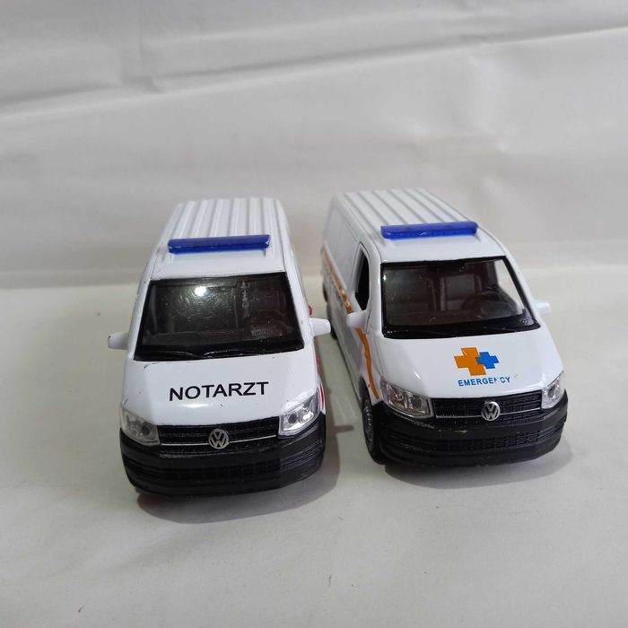 2 utilitare VW Transporter T6, 1/40, stare bună