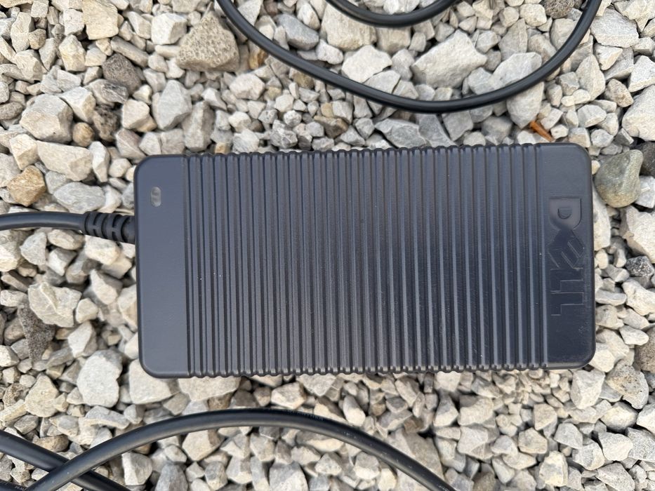 Захранващ адаптер Dell