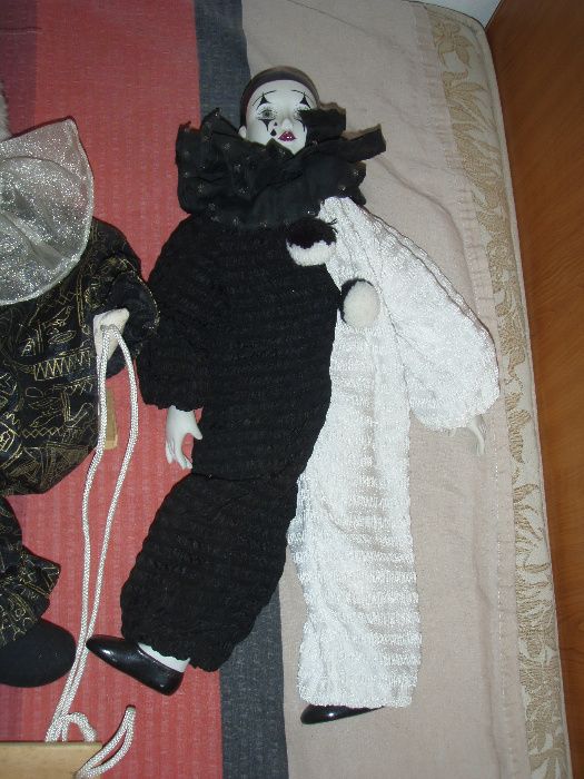 Clovni papusa din portelan si discuri de material, 45 cm
