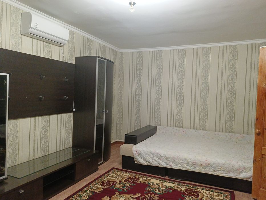 Сдается дом на длительный срок в одном дворе с хозяином