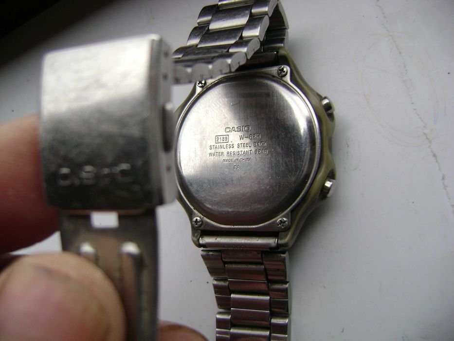 Продавам 4 кварцови часовника Thomas Sabo,Casio,Sport