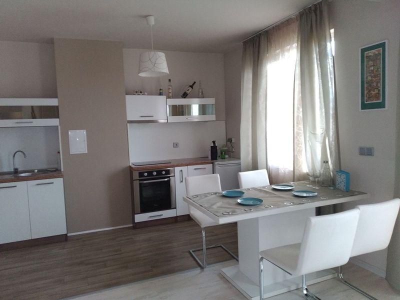 Дава се под наем Тристаен апартамент в София, Дървеница - 97 кв.м за 599 € - Снимка #1