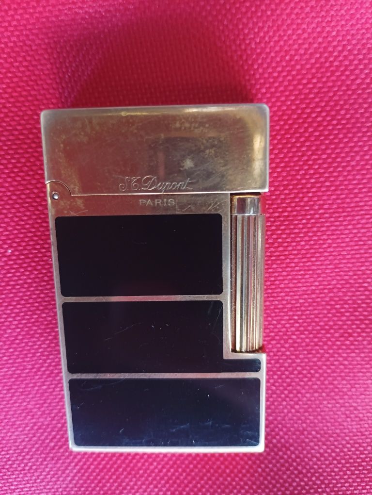 Запалка S. T. Dupont 4FK12J8, златно покритие, черен лак.