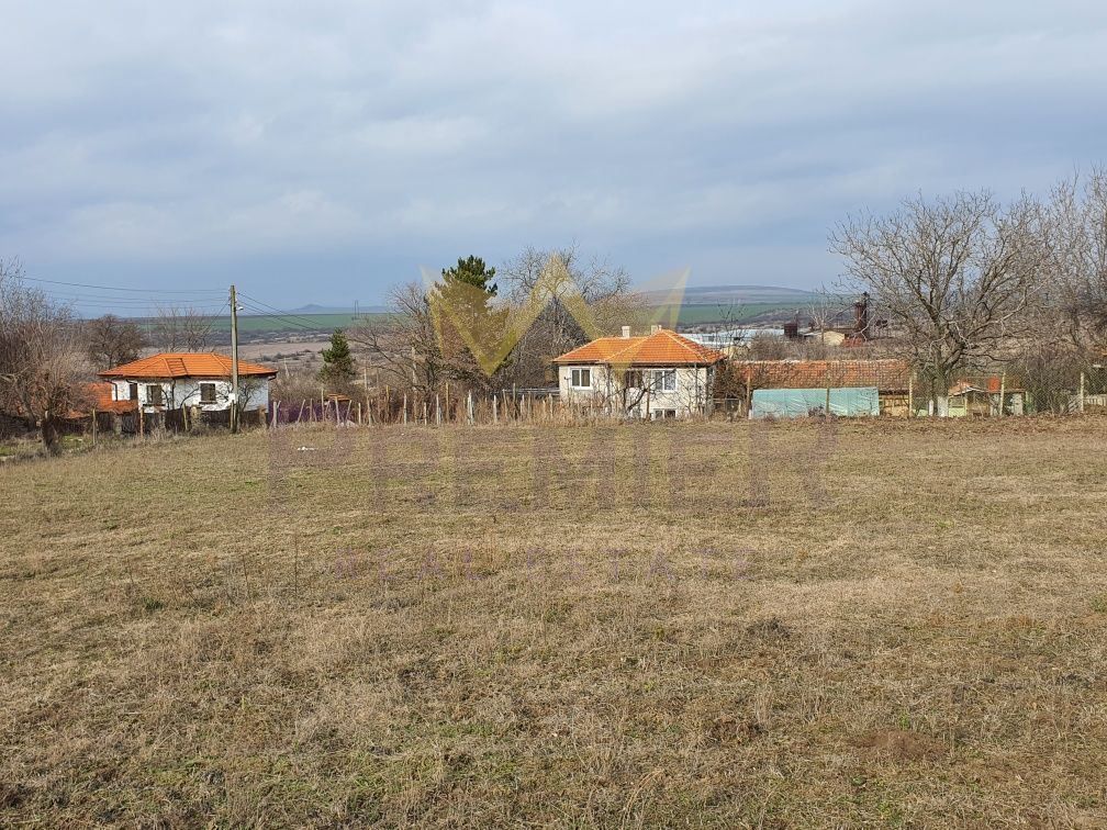 Парцел в Варна, област-с.Петровдол площ 1330 цена 27000
