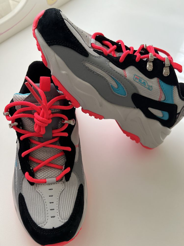 Нови, спортни обувки Fila, 35 номер