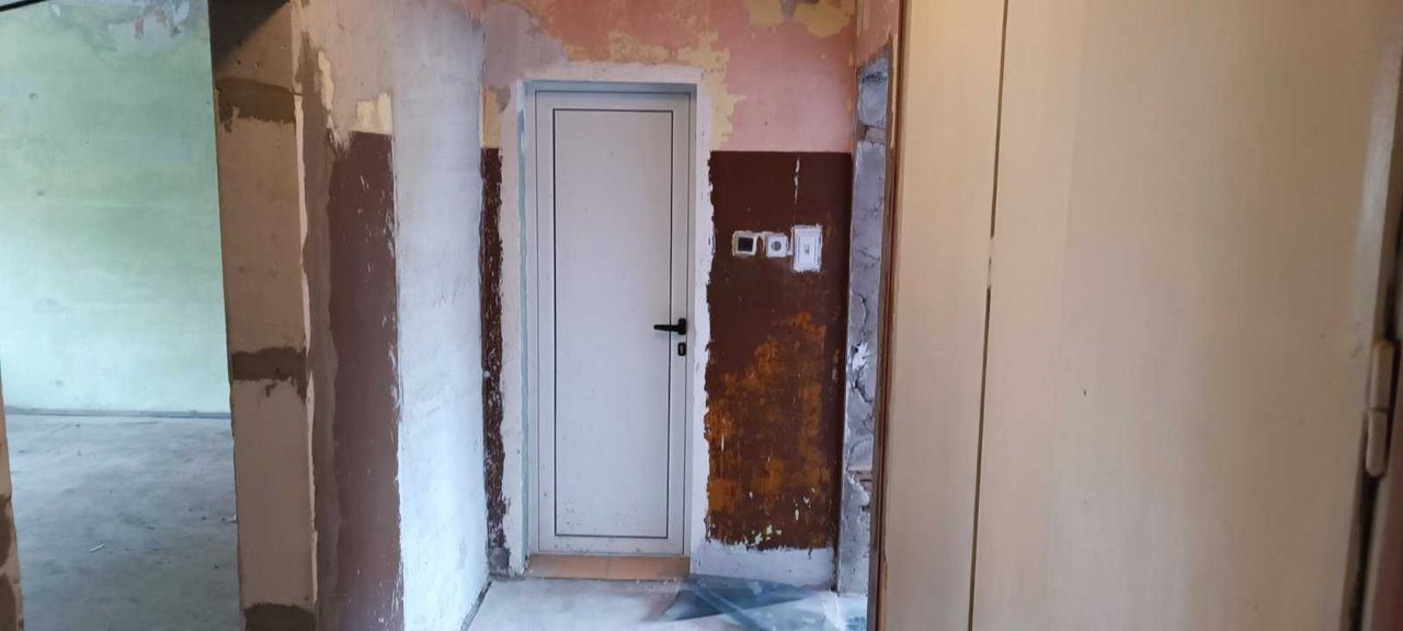 Продава се Тристаен апартамент в Стара Загора, Център - 75 кв.м за 1154 €/кв.м - Снимка #2
