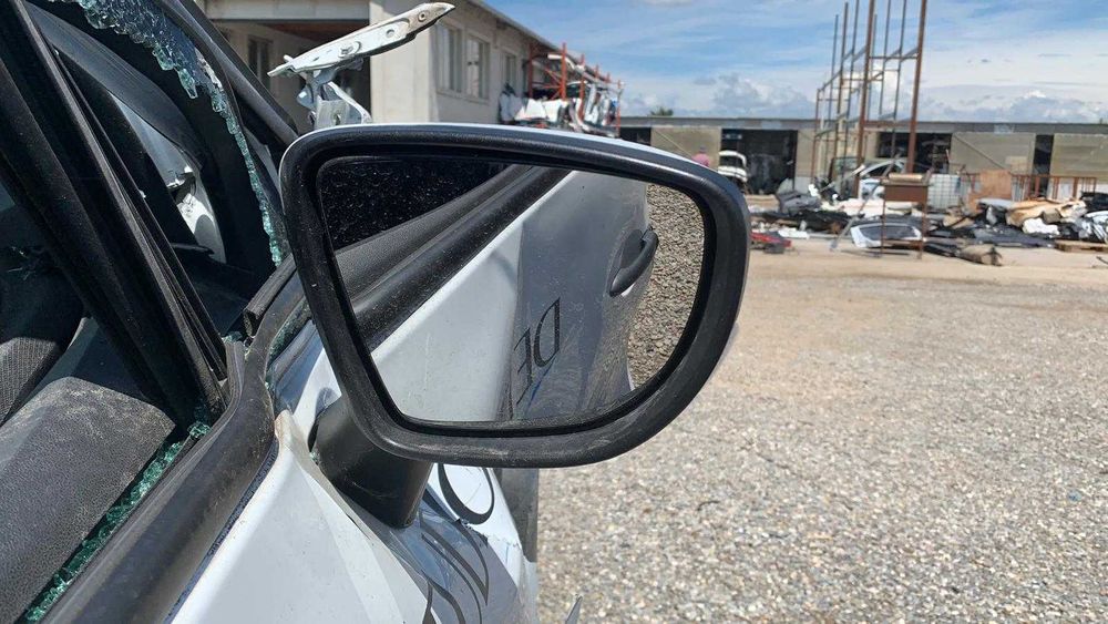 Dezmembrari oglinda dreapta capac alb Renault Clio 4 an 2015