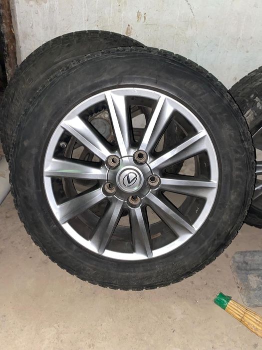 Продам шины с дисками 275 .55. R20