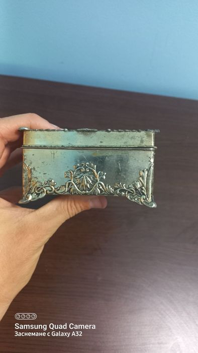 Метална кутия за бижута