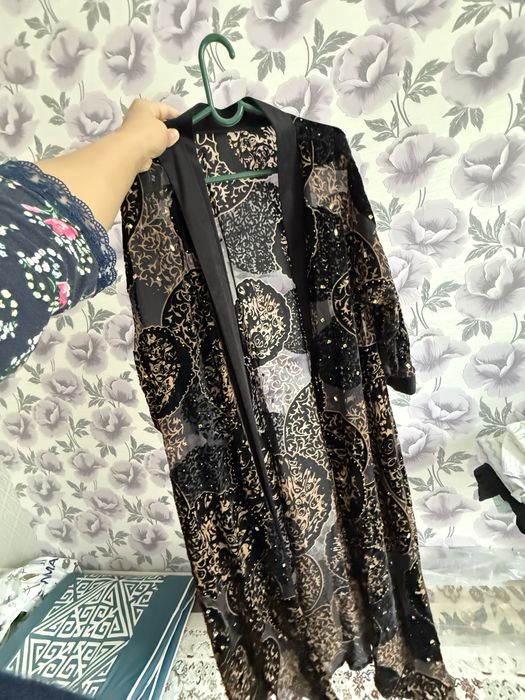 Абайка + көйлек сатылады.