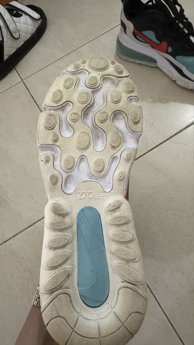 Nike 270 react маратонки