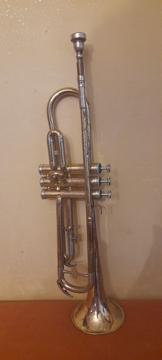 Trompeta model Holton Collegiate, fabricat în Elkhorn, SUA.