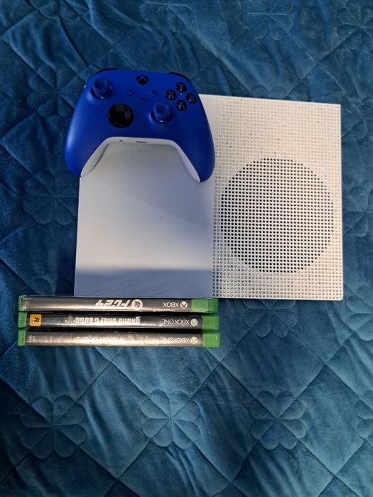 Vând Xbox one S ca nou  culoare alb