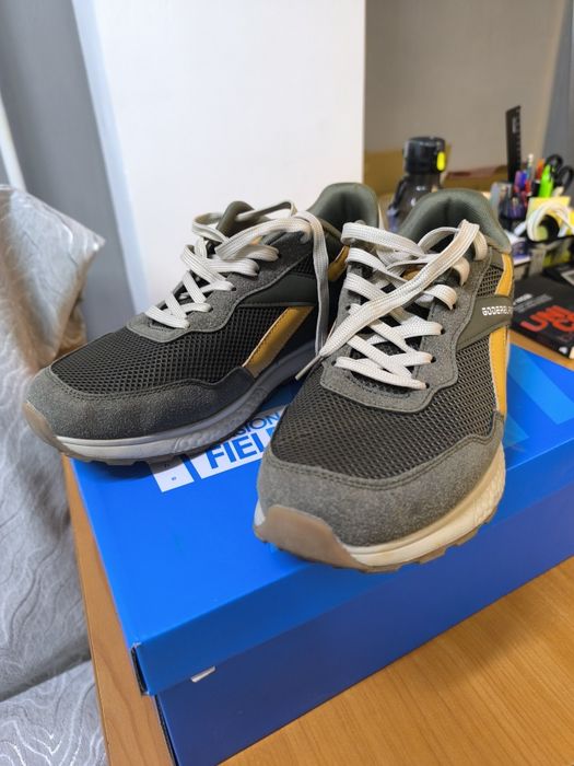 Продам кроссовки adidas