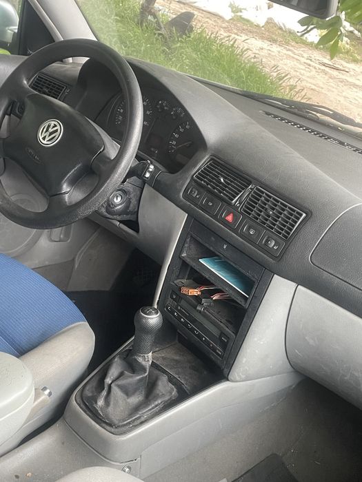 Vand golf 4 pret 45 de milioane negociabil