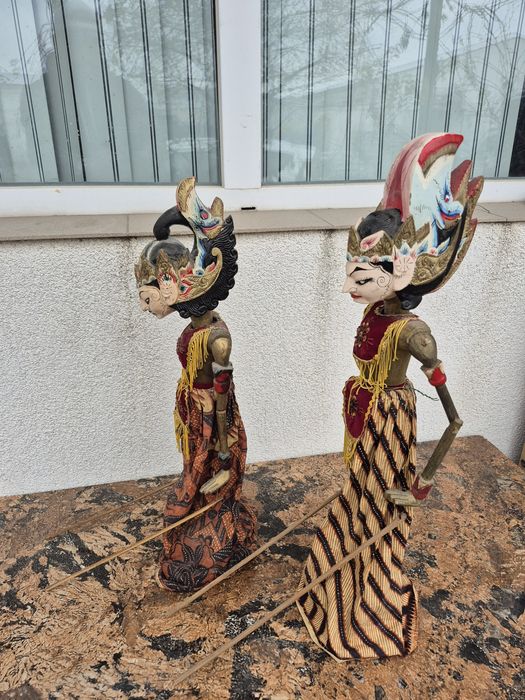 Vând o papusa statuieta lemn,scluptata pictata manual ,made Indonezia