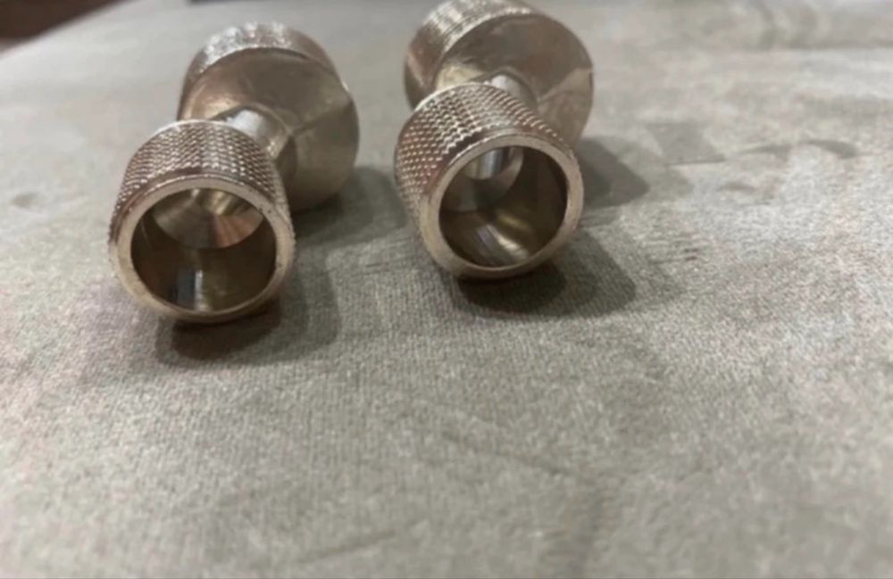 Conectoare excentrice pentru baterii de chiuvetă sau duș