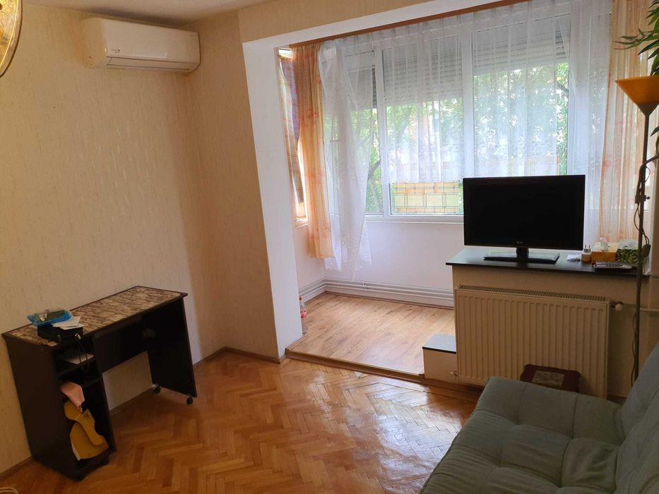 Vind apartament cu 3 camere