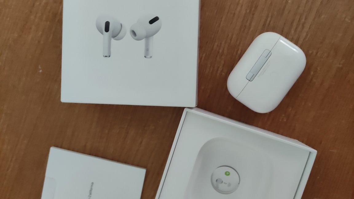 Продам оригинал кейс от airpods pro