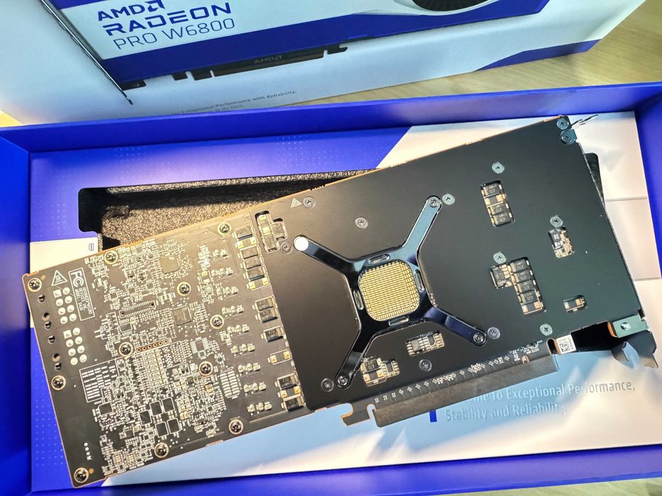 Vand placa video AMD Radeon Pro W6800 32GB GDDR6 ECC