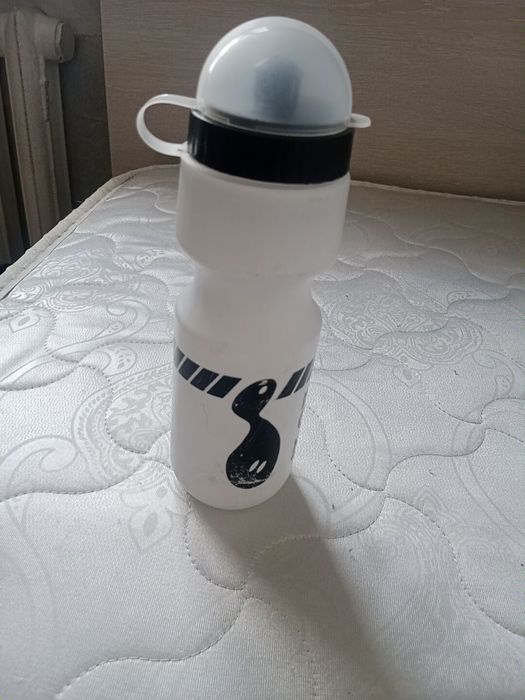 Продается ёмкость ( бутылка) для воды