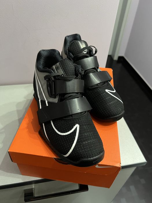 NIKE щангети 39/24.5см. Почти НОВИ