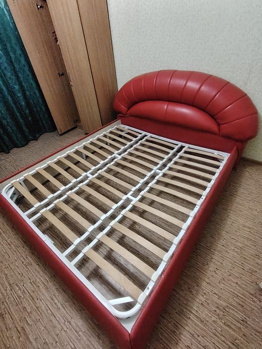 Продам двуспальную кровать