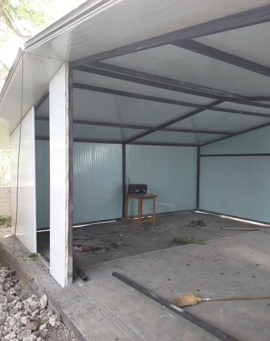 Construiesc case modulare și garaj