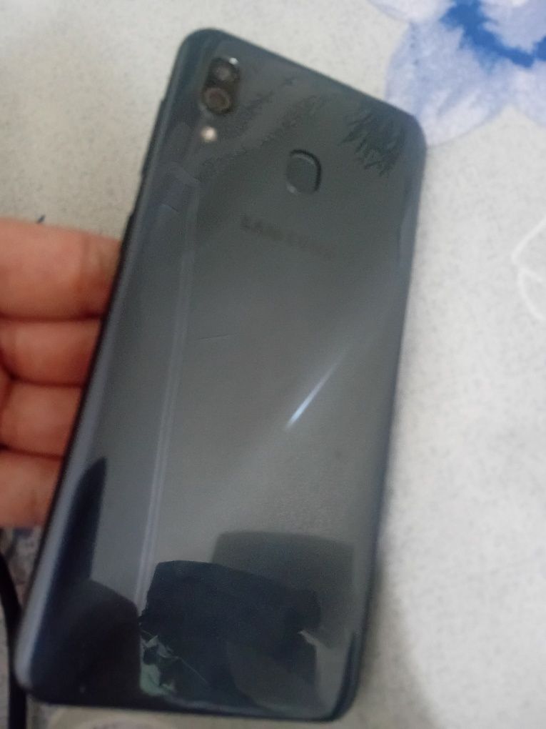 Продам смартфон galaxy A30