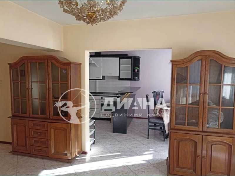 Продава се Тристаен апартамент в Пловдив, Кършияка - 104 кв.м за 1827 €/кв.м - Снимка #1