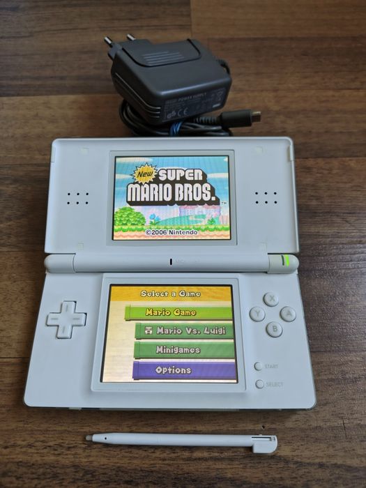 Nintendo ds lite modat 100 jocuri