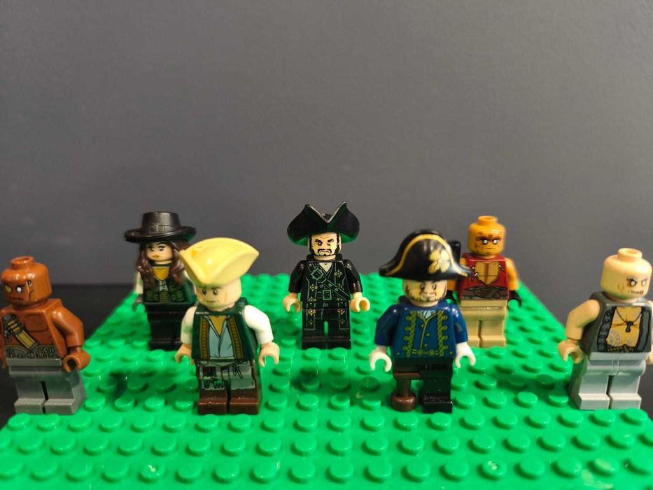 LEGO Минифигурки „Карибски пирати“