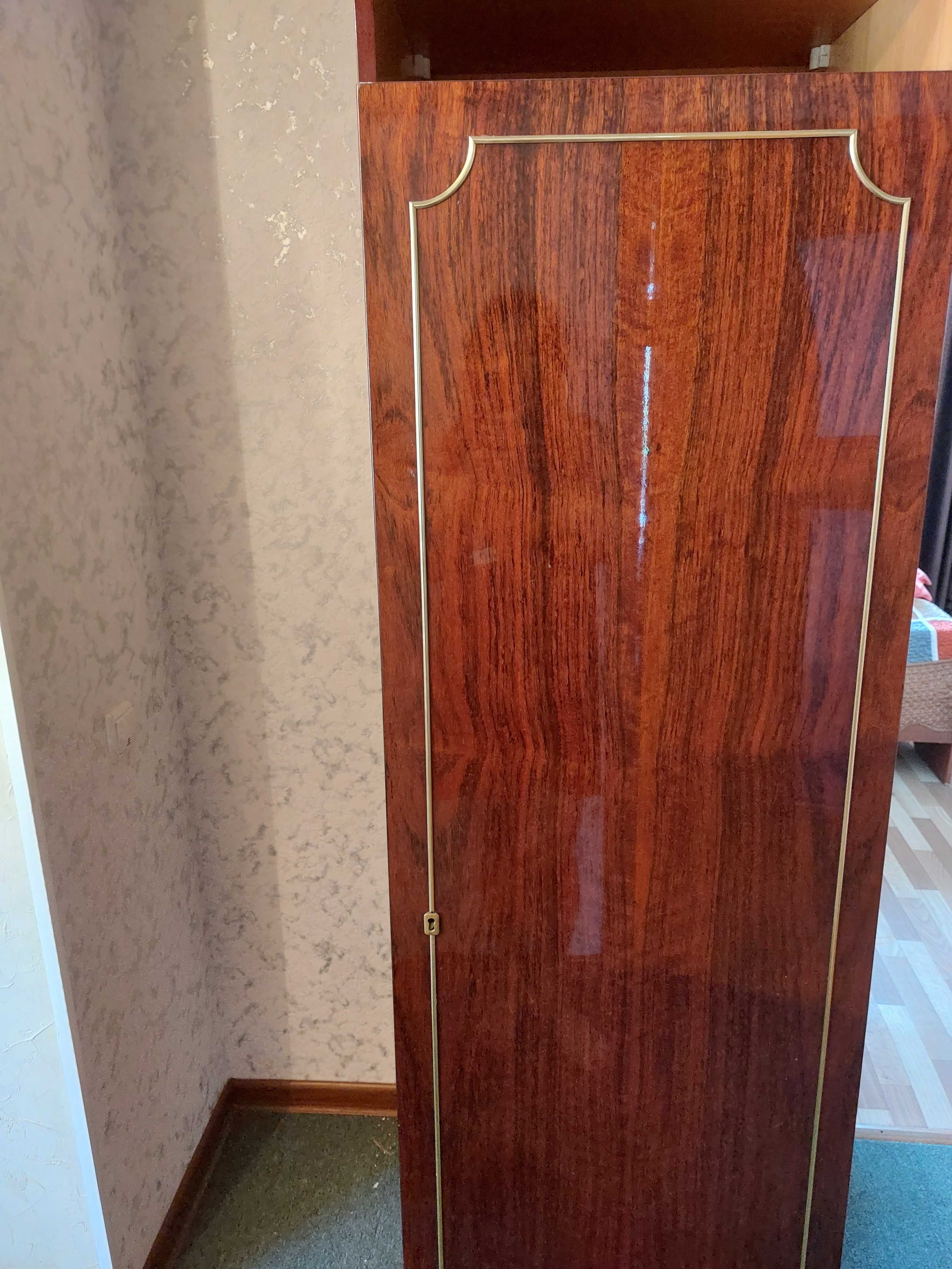Продам  шкаф для одежды