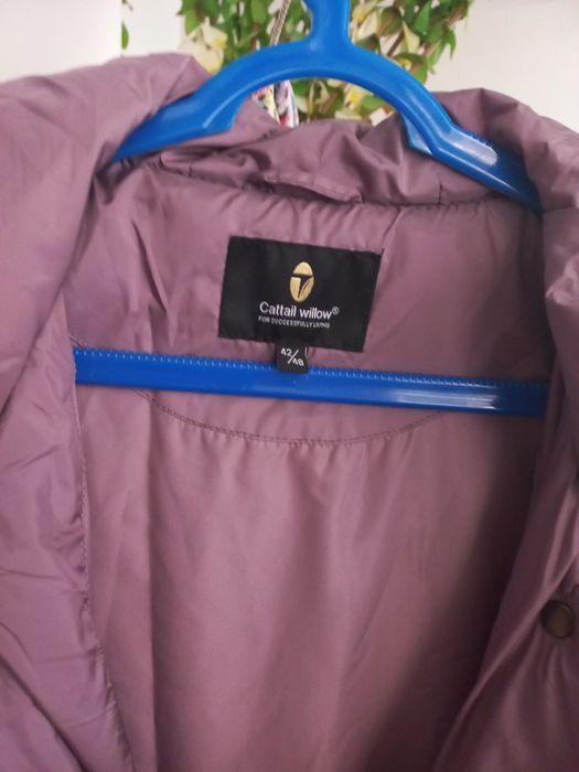 Шуба,цельный мех,нутрия,50р.и новое пальто стеган.