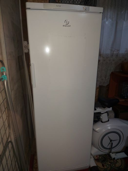 Продам морозильную камеру Индезит.