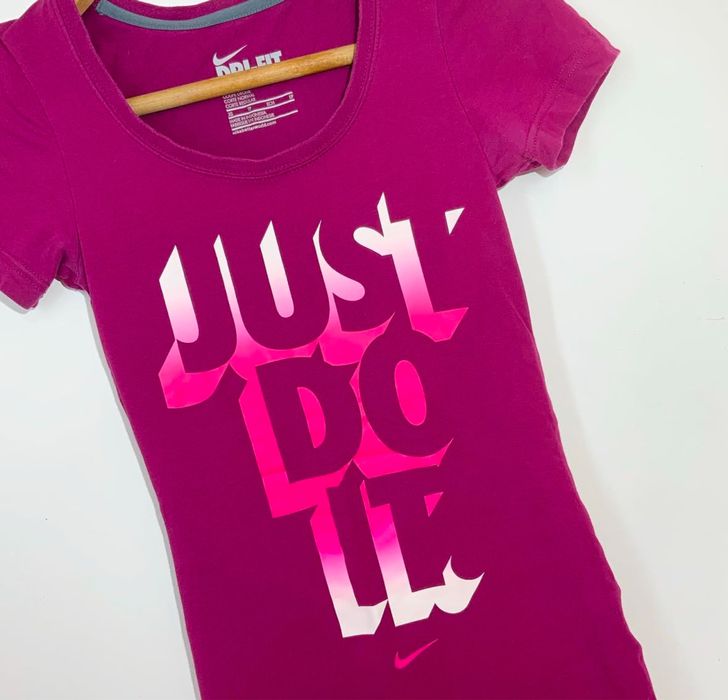 Дамска тениска “Nike”