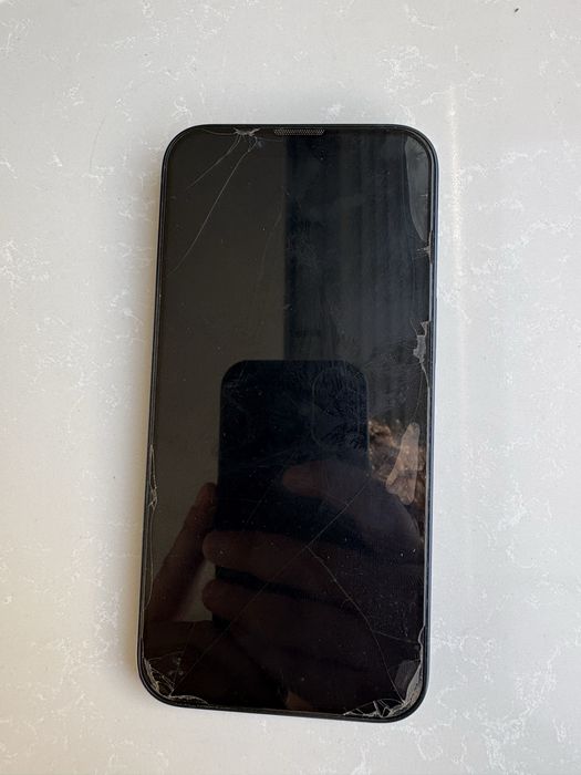 Продавам Iphone 14