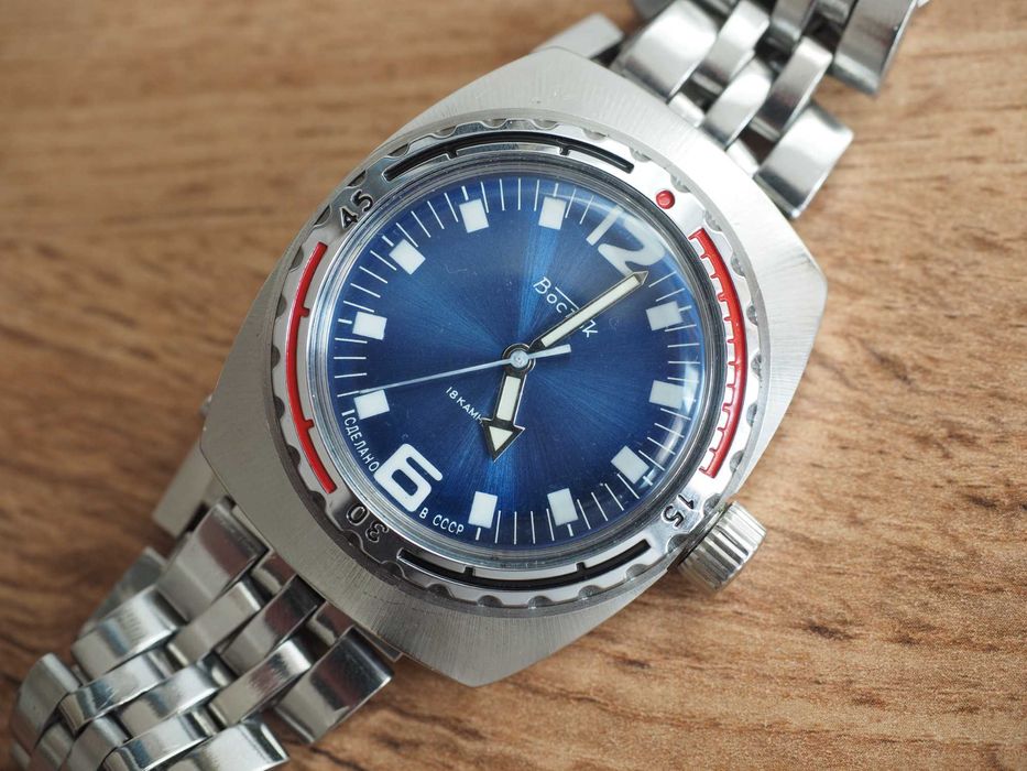Ceas mecanic sovietic Vostok, rezist. la apă 200m, 18 rub., funcțional