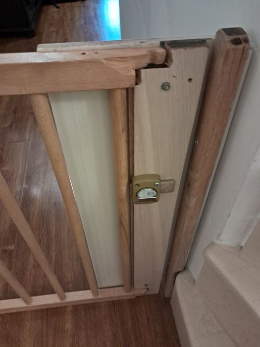 Portiță blocat accesul copiilor scară