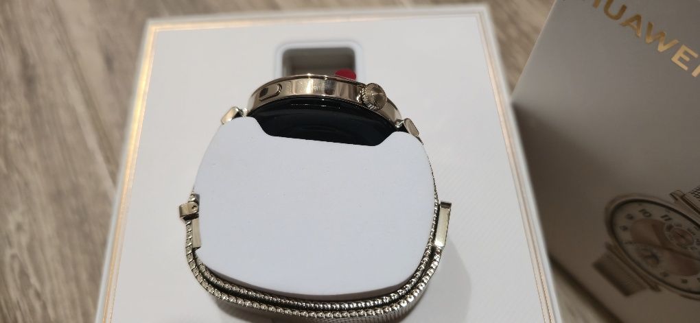 Huawei watch gt 5 gold 41mm.