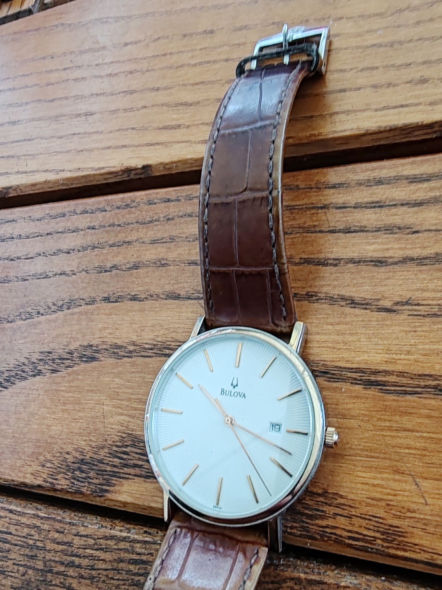 Vând ceas Bulova Quartz