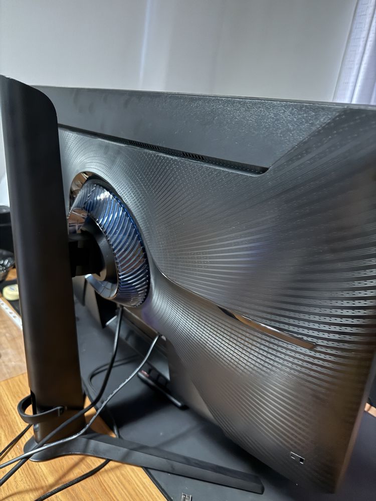 Samsaung odissey g4 27 240hz obmen 25 tali 300 hz li yoki sotiladi